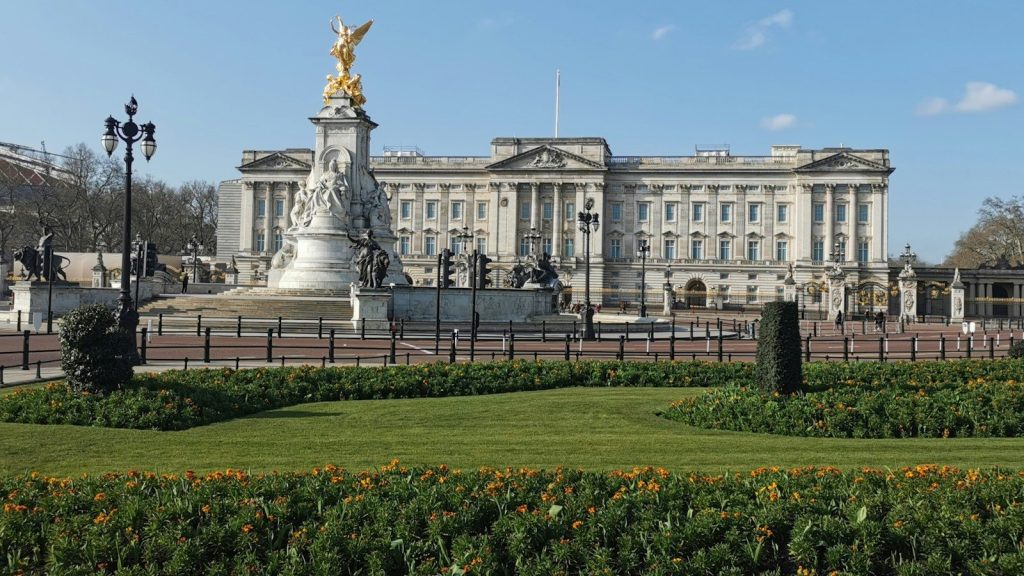 Buckingham Palace during the daytime.