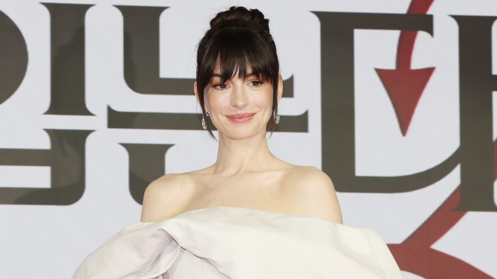 Anne Hathaway at an event.