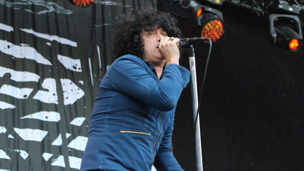 Cedric Bixler Zavala performing live.