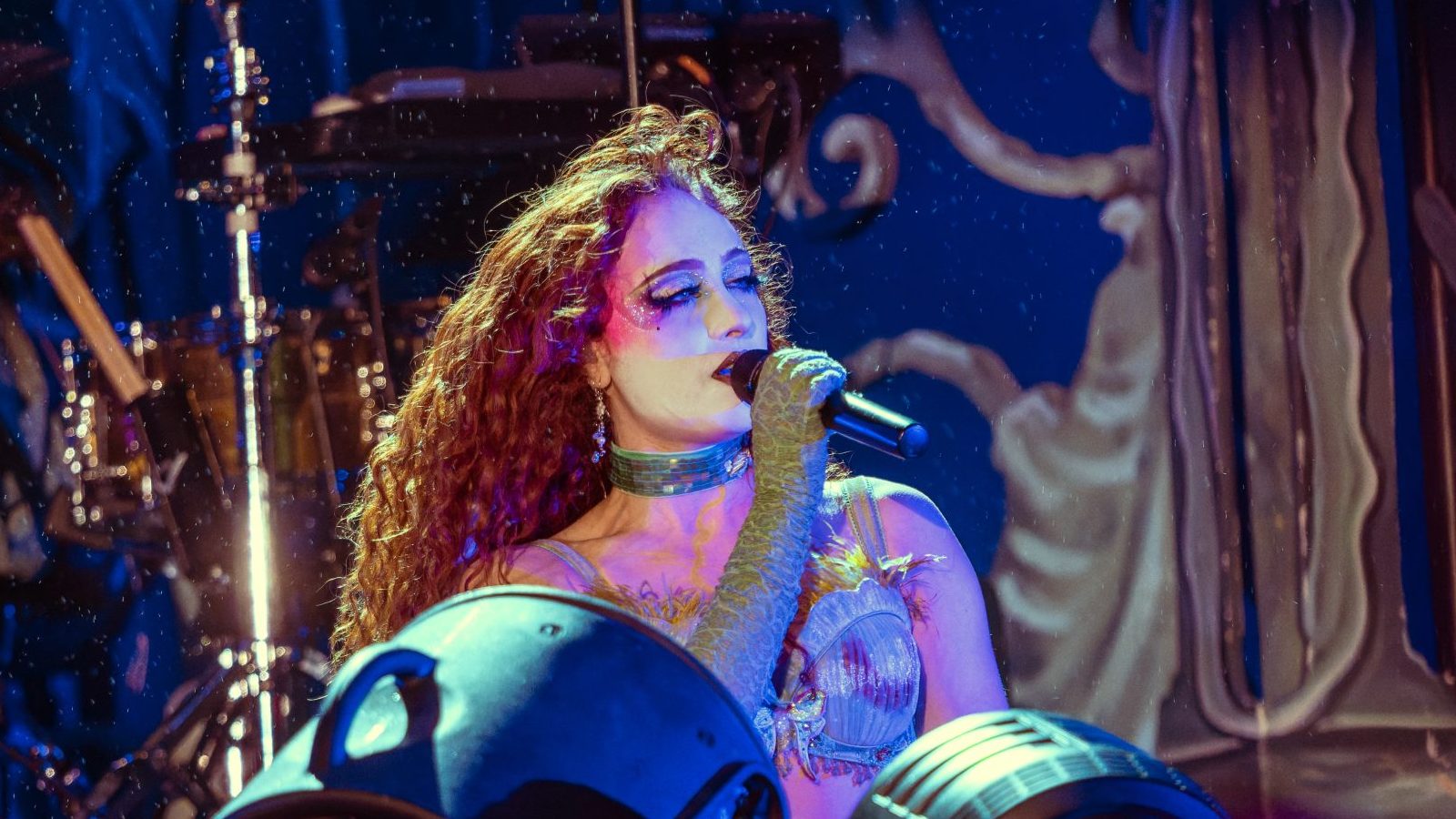 Chappell Roan performing live.