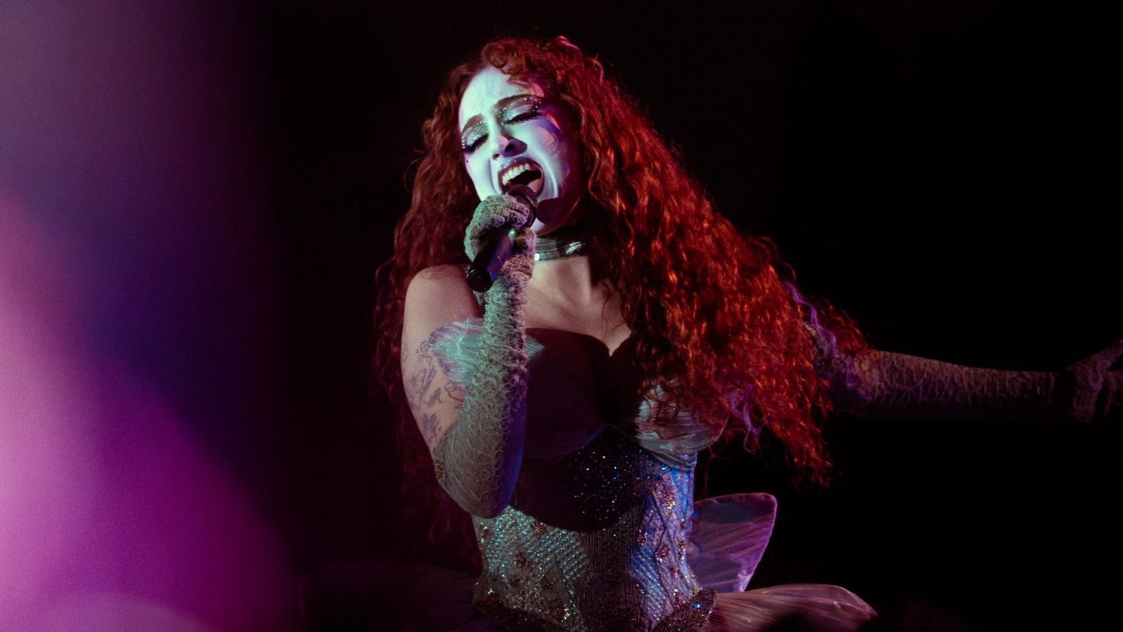 Chappell Roan performing live.