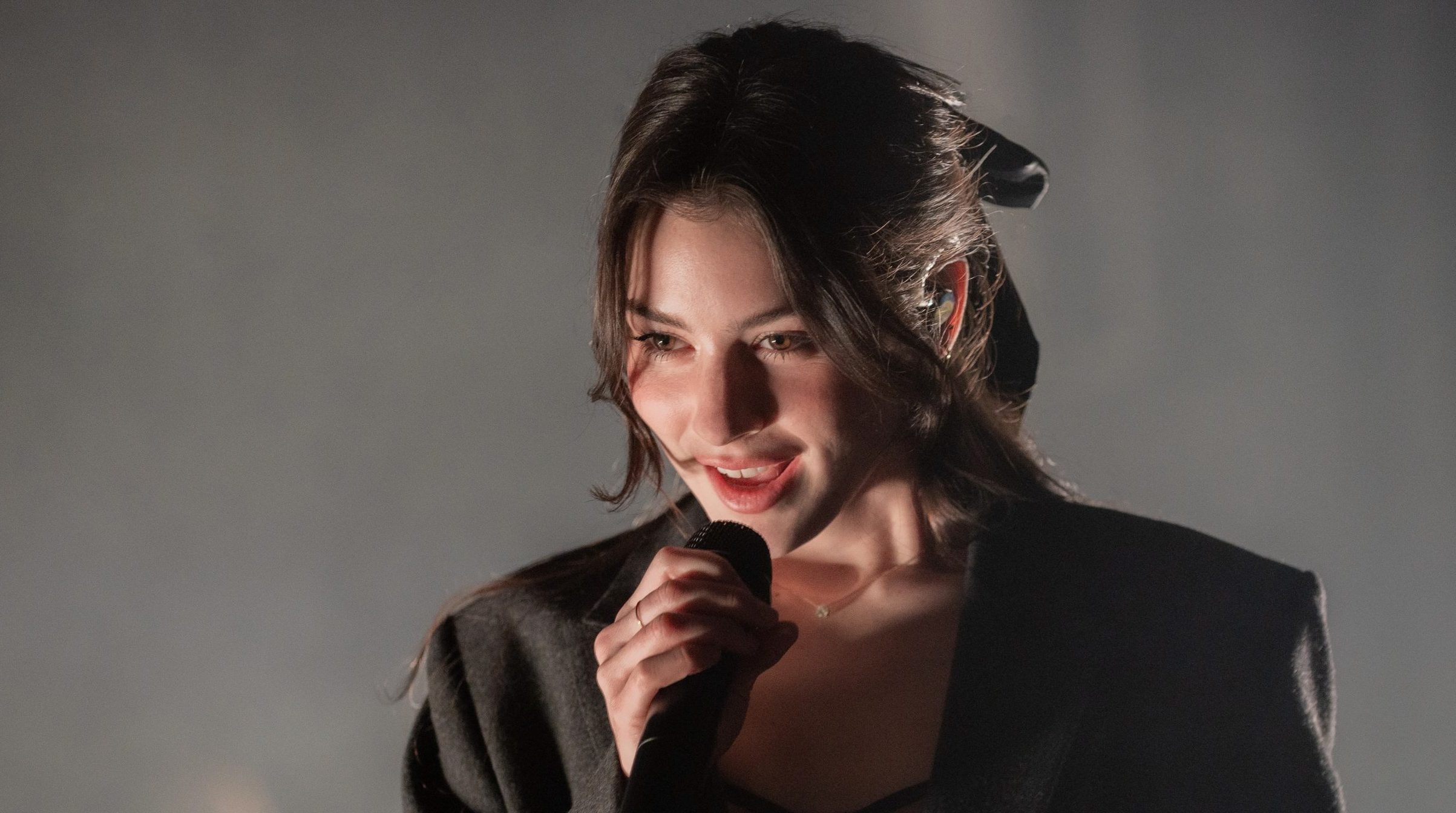 Gracie Abrams performing live