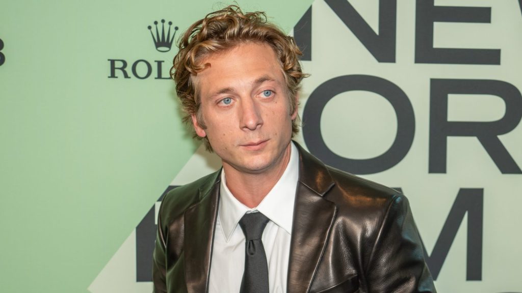 Jeremy Allen White at an event.