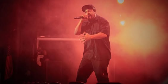 Ice Cube performing live.