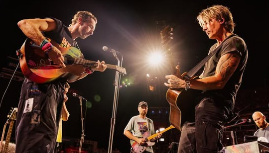 Cold Play performing live.