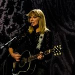 Taylor swift performing live.