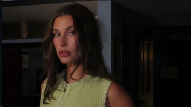 Hailey Bieber.